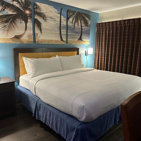 Days Inn & Suites By Wyndham Tampa - Ybor City Екстериор снимка