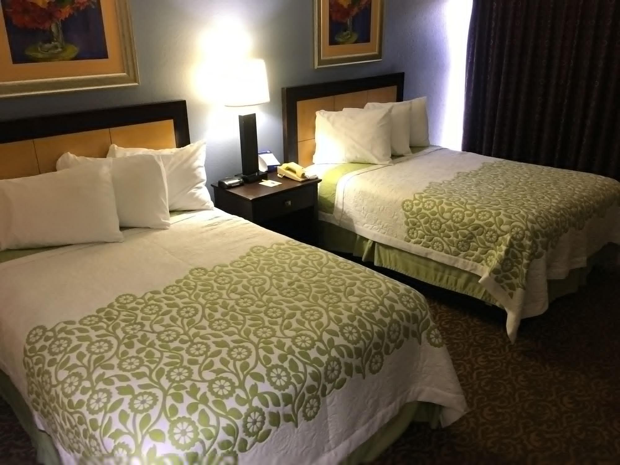 Days Inn & Suites By Wyndham Tampa - Ybor City Екстериор снимка