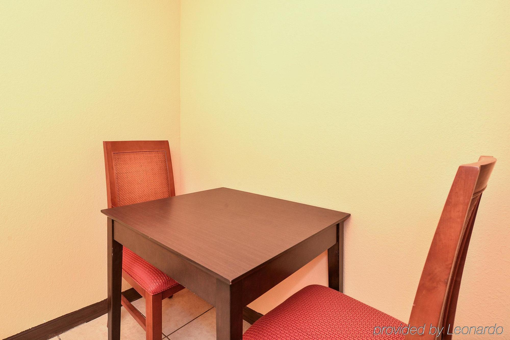Days Inn & Suites By Wyndham Tampa - Ybor City Екстериор снимка