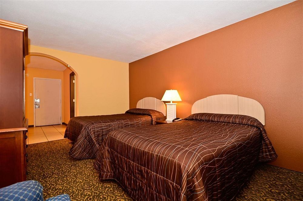 Days Inn & Suites By Wyndham Tampa - Ybor City Екстериор снимка