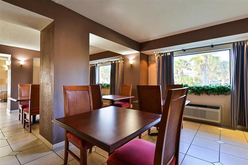 Days Inn & Suites By Wyndham Tampa - Ybor City Ресторант снимка