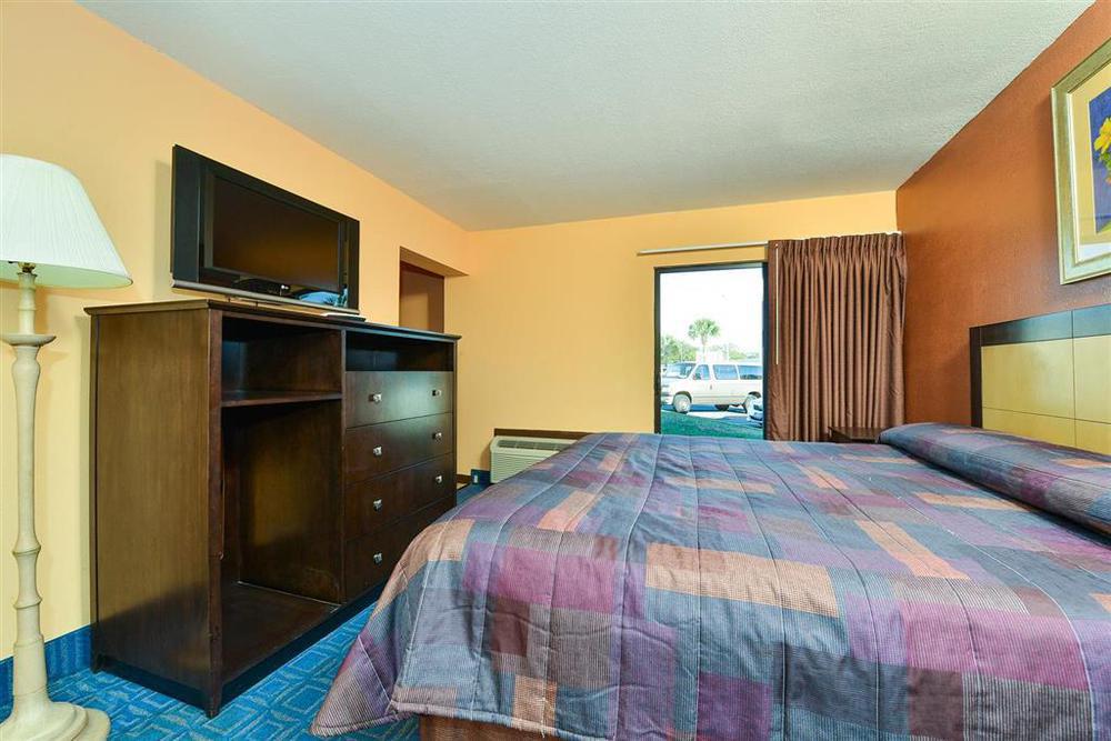 Days Inn & Suites By Wyndham Tampa - Ybor City Стая снимка